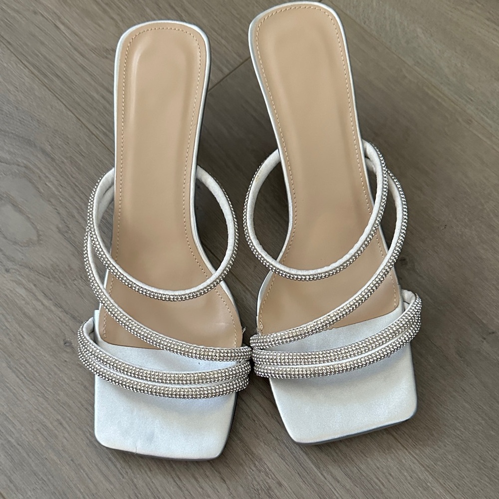 NWOT Elegant Silver Strappy Women's Kitten Heels
